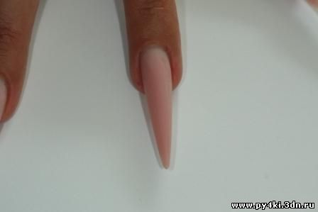 дизайн ногтей камуфляжным гелем на ногтях