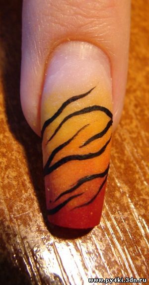 тигровый дизайн ногтей