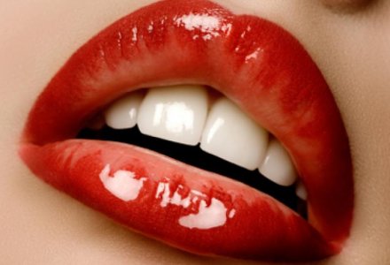 Женские губы учимся оберегать максимально.